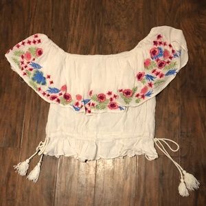 White floral off the shoulder crop top 😍